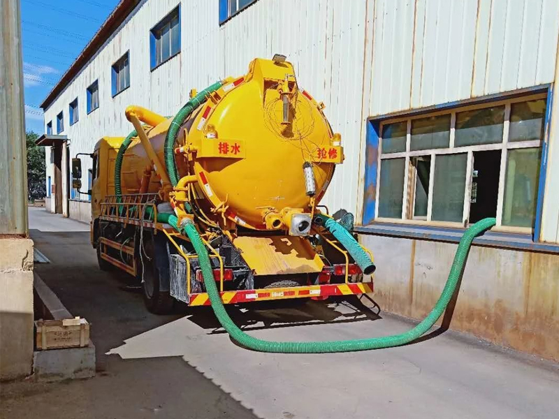 栖化新村厂区化粪池清理