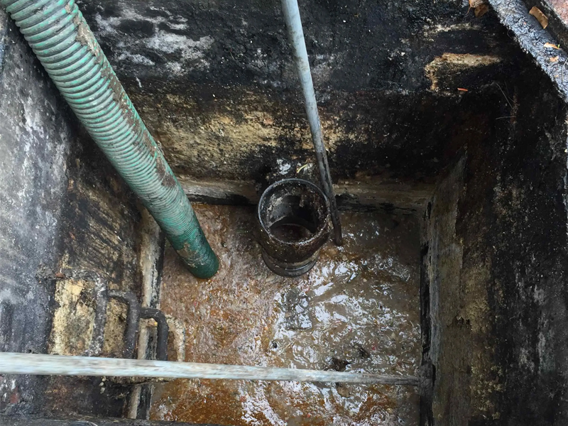 栖化新村隔油池清理